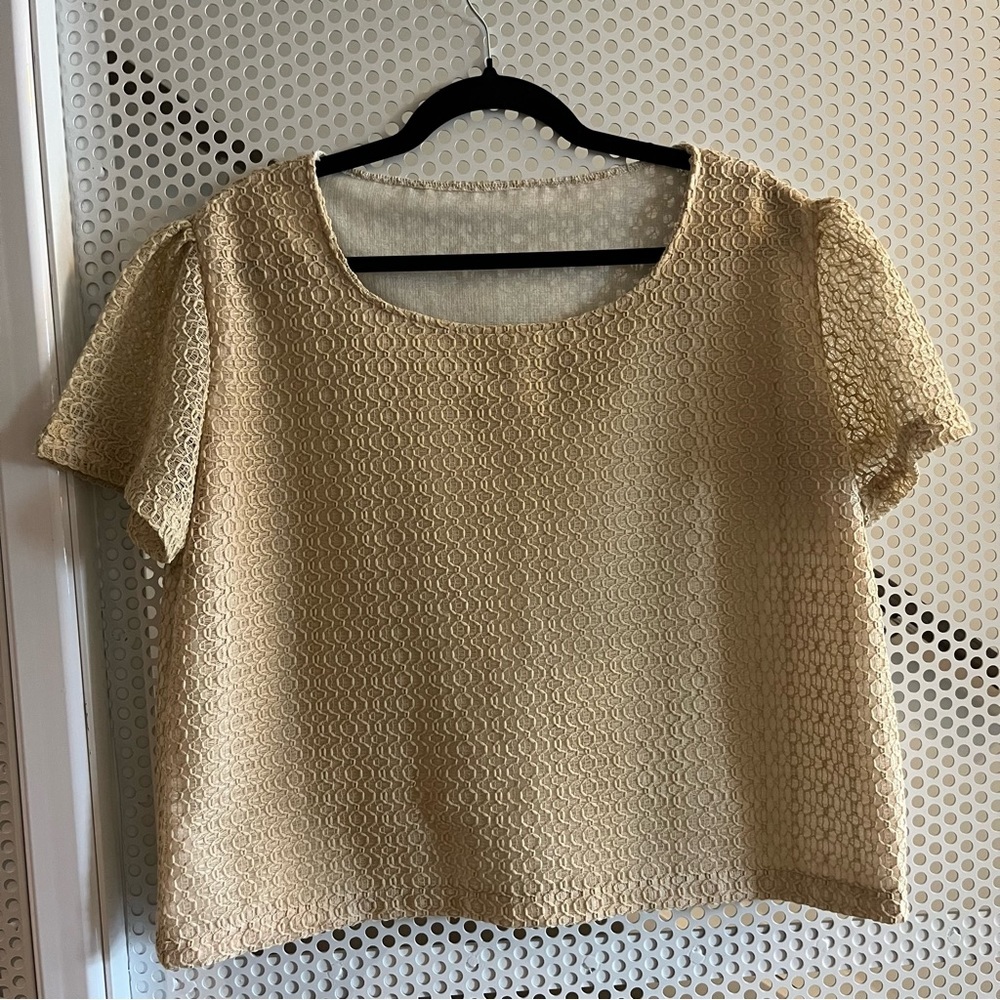 Women’s Boxy Textured Short-sleeve Blouse Size XL in Beige.GUC
